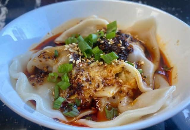 钟水饺Dumpling with Sweet Soy Sauce (8 pcs)  )